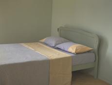 Продаётся деревянная кровать с ортопедическим матрацем 