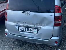 Тойота Вокси