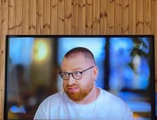 Продается телевизор в хорошем состоянии смарт поддерживает 43 диагональ. 