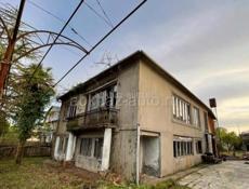 Огромный дом 