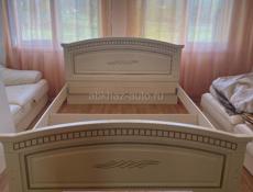 Кровать с матрасом