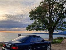 Mercedes-Benz 200-Series