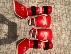 Продам перчатки и защиту и доя тайского бокса 