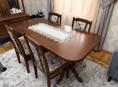 Стол и четыре стула 