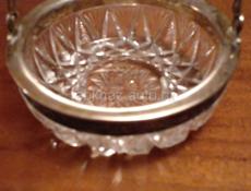 В продаже ваза(конфетница)хрустальная с серебряным ободком.СССР(в обьеме 12 см)