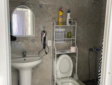 Сдам по суточно домик на 2х человек , с кухней и санузлом 