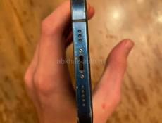 Продам телефон айфон 12 