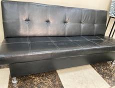 Продаю диван офисный , раскладной , в идеальном состоянии, , 2 метра длина . Четыре человека помещаются. 10 т . Успейте ) 