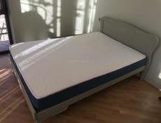 Продаётся деревянная кровать с ортопедическим матрацем 