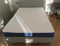 Продаётся деревянная кровать с ортопедическим матрацем 