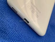 Продается телефон Самсунг а 11