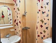 Продается двухкомнатная квартира с балконом, в центре Сухума.