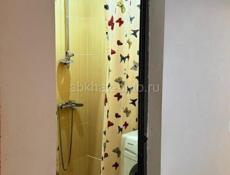 Продается двухкомнатная квартира с балконом, в центре Сухума.