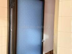 Продается двухкомнатная квартира с балконом, в центре Сухума.