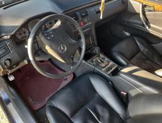 Mercedes-Benz 200-Series