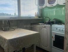 Сдается 1,5 комнатная квартира в центре Пицунды ,вся техника,кондиционер,телевизор