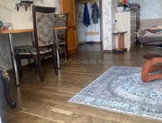 Сдается 1,5 комнатная квартира в центре Пицунды ,вся техника,кондиционер,телевизор