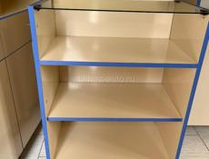 Полки для аптеки или магазина 