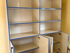 Полки для аптеки или магазина 