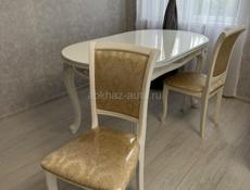 Стол со стульями