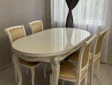 Стол со стульями