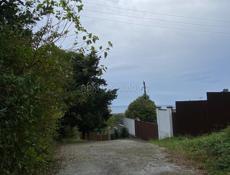 Участок в хорошем месте.