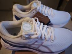 Беговые женские кроссовки  ASICS