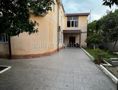 Сдается дом в центре на длительный срок 