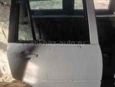Двери на мазда Демио переднее левое и заднее правое