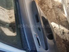 Двери на мазда Демио переднее левое и заднее правое