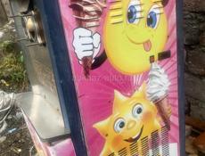 Мягкое мороженое Работает все кроме отсека подачи смеси 