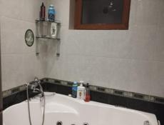 Двух комнатная квартира на новом районе на длительный срок  со всеми удобствами 