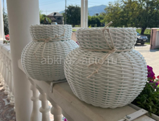 кашпо из ротанга, корзинки, шары новогодние и многое другое