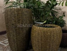 кашпо из ротанга, корзинки, шары новогодние и многое другое