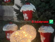 кашпо из ротанга, корзинки, шары новогодние и многое другое