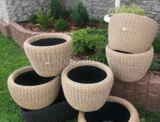 кашпо из ротанга, корзинки, шары новогодние и многое другое