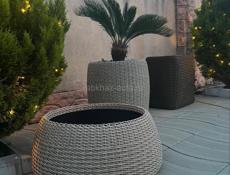 кашпо из ротанга, корзинки, шары новогодние и многое другое