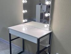 Продается зеркало/ туалетный стол 