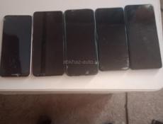 Продам 5 телефонав Самсунг a22s работал выключил и потом не включается экран чють треснуты атак все видно экран четко работает,текно спарк экран надо менять,Хонор экран надо менять и ещё один смартфон экран надо менять и ряуми экран надо менять 