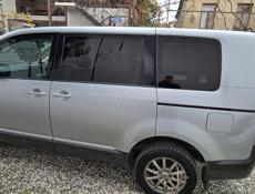 Делика 2007 год полное каплектация 2.4 полный привод есть блокировка в хорошем состоянии 600 т небольшой торг  3 люка 