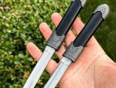 Нож сувенирный острый двойной