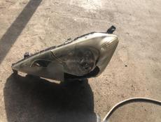 Хонда фит 2 поколение Фара зеркало по замене крепление целые Бампер и капот тоже по восстановление Всё видно на фото 