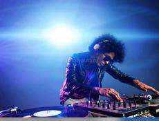 Требуется диджей ( ведущий) на новогоднюю ночь 