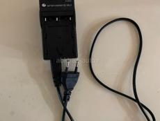 продаётся фотоаппарат sony a700,старая модель,в комплекте зарядное устройство +переходник для карты памяти,без карты памяти