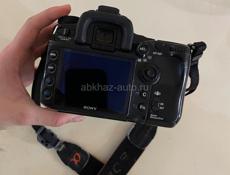 продаётся фотоаппарат sony a700,старая модель,в комплекте зарядное устройство +переходник для карты памяти,без карты памяти