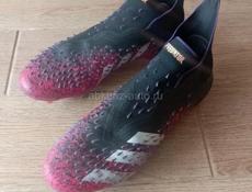 Бутсы спортивные