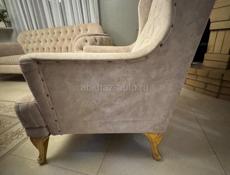 ПРОДАЕТСЯ ДИВАН С ДВУМЯ КРЕСЛАМИ