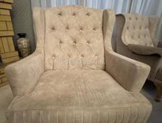 ПРОДАЕТСЯ ДИВАН С ДВУМЯ КРЕСЛАМИ