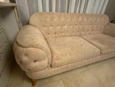 ПРОДАЕТСЯ ДИВАН С ДВУМЯ КРЕСЛАМИ