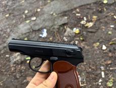 Пневматический пистолет , новый , без нареканий , пользовался  не долго 